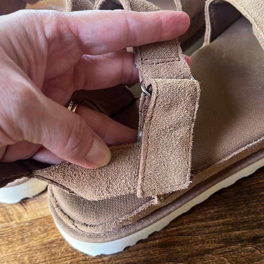 Ugg Sz 8.5 Women’s Goldenstar Sandal in Chestnut Super Comfortable - Picture 7 of 13